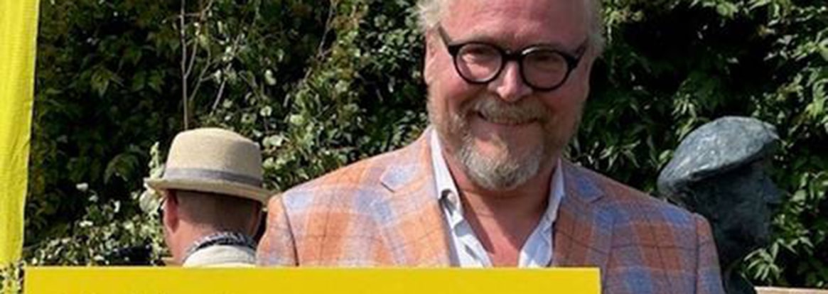 Fredrik Lindström har tagit emot Piratenpriset